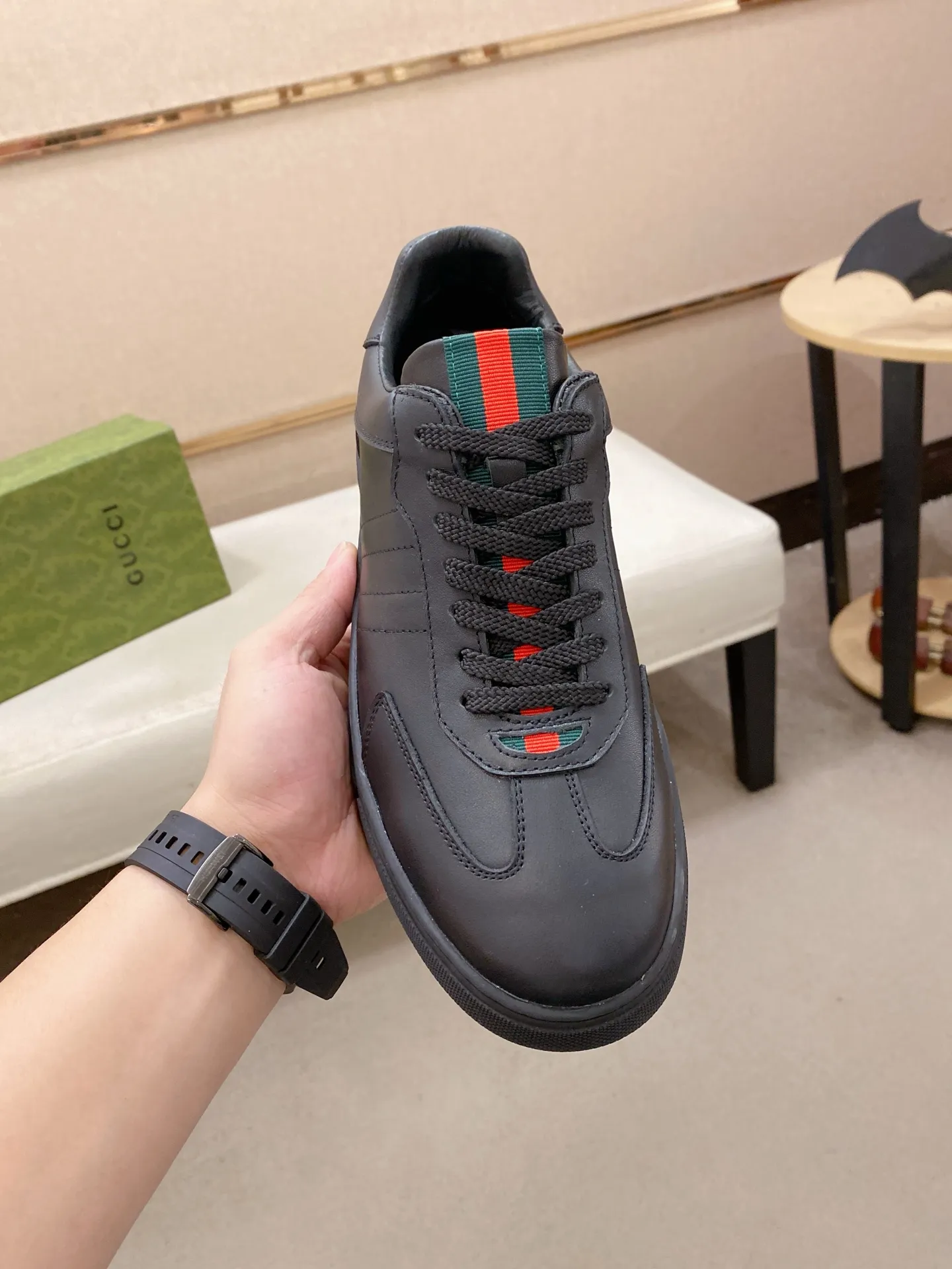 Factory price: 460💰 (GUCCI) The latest model from the official website 🎁🎁Casual and fashionable men's shoes👟, hot style 💥The version is simple and elegant, exclusive for trendy men. Unique official website latest brand elements 👑Gucci original decoration, fashionable and generous, the fabric is original cowhide ✅sheepskin lining, the official website specifies wear-resistant casual outsole, the classic model is taken in kind at the counter🎬38-44 (45 is not returned or exchanged)